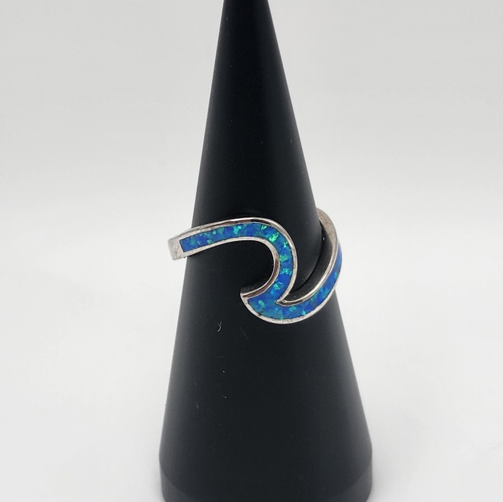 STERLING Silver Wave Ring with VIBRANT Blue OPAL Accents.  SIM. Size 8.